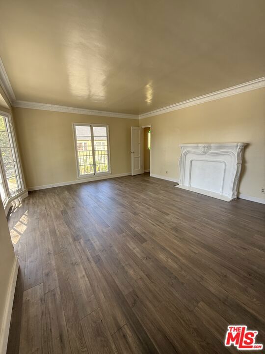 4196 5th Avenue, Los Angeles CA: https://media.crmls.org/mediaz/f1d3c313-3926-4e06-af16-d6dcdaf51919.jpg