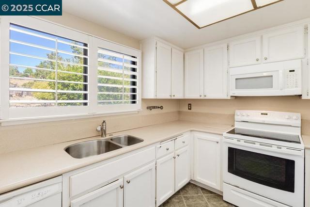 987 Morello Ave, Martinez CA: https://media.crmls.org/mediaz/f1d3ce4b-e3a8-480d-95a0-0a0cb847c3b5.jpg
