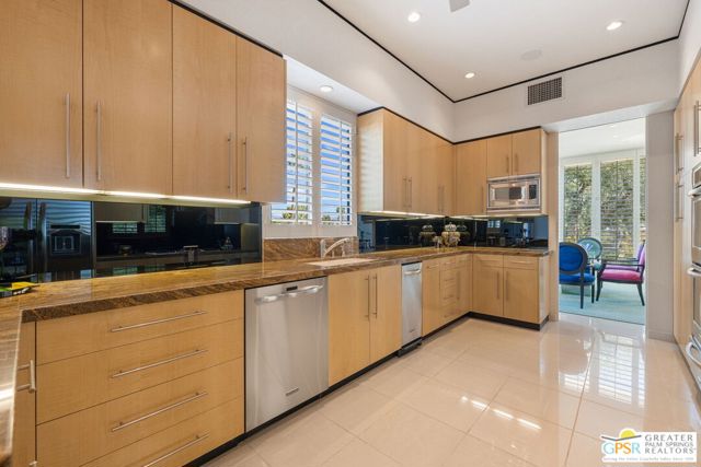 46920 Amir Drive, Palm Desert CA: https://media.crmls.org/mediaz/f1d3e24a-2f90-496d-bde8-fbc3620fcbe3.jpg