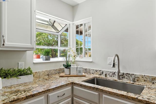 35458 Orleans Dr, Newark CA: https://media.crmls.org/mediaz/f1d4031a-4024-400d-9a20-60db67e5fe12.jpg