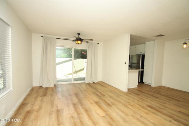 565 Serento Circle, Thousand Oaks CA: https://media.crmls.org/mediaz/f1d48631-f1b7-4c00-ba45-9823388548b2.jpg