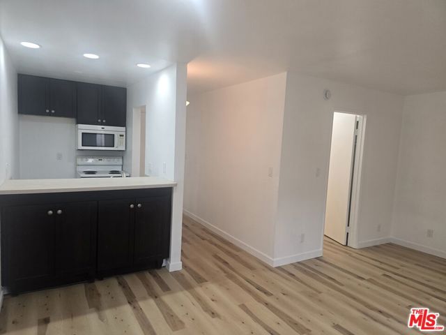 320 South Ardmore Avenue, 216 photo 10
