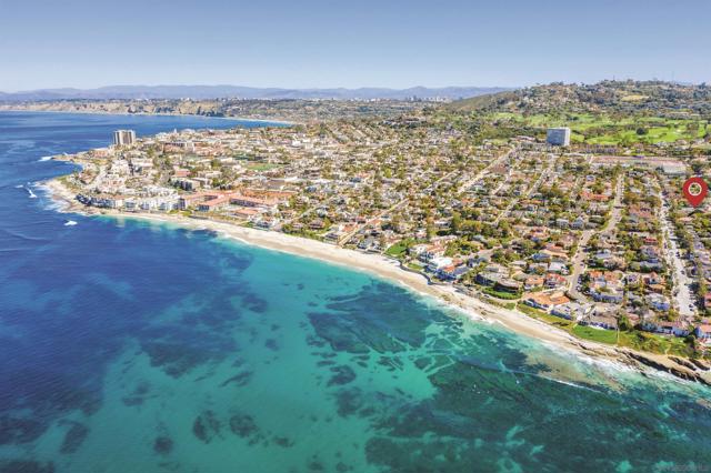 466 Westbourne St, La Jolla CA: https://media.crmls.org/mediaz/f1d65cda-cb2e-40de-aa50-a7e32af0914a.jpg