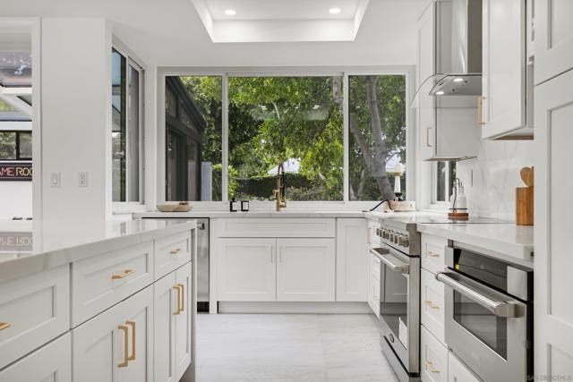 6555 Caminito Northland, La Jolla CA: https://media.crmls.org/mediaz/f1d6914f-26db-46ea-aae1-b6d46fa20b67.jpg