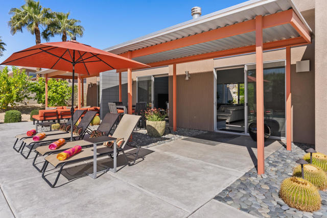 1069 Azure Court, Palm Springs CA: https://media.crmls.org/mediaz/f1d6ff25-13b2-4ae7-8707-c2eb34a2e54a.jpg