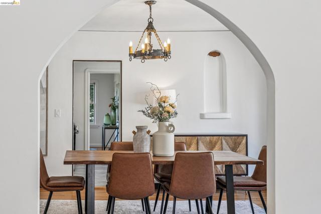 21 Portsmouth Road, Piedmont CA: https://media.crmls.org/mediaz/f1d79f87-eb23-4e23-ab3f-130e40d86988.jpg