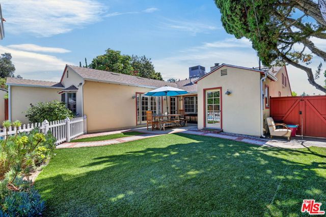 12151 La Maida Street photo 34