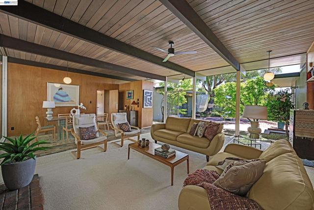 5354 Greenridge Rd, Castro Valley CA: https://media.crmls.org/mediaz/f1d97242-4502-4add-a0fa-119e87e6cb41.jpg