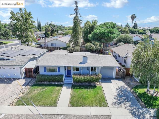 798 Oak St, Brentwood CA: https://media.crmls.org/mediaz/f1d9b4dc-c862-481d-84dc-843966612763.jpg