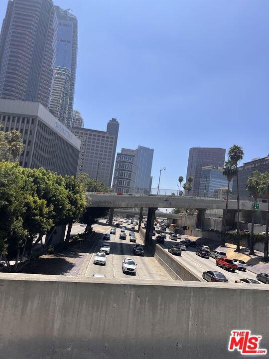 800 W 1st Street, Los Angeles CA: https://media.crmls.org/mediaz/f1dab1a6-d4a5-43a7-9871-7c6f4b81e223.jpg