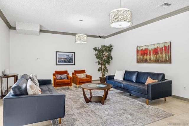 2568 Albatross St, San Diego CA: https://media.crmls.org/mediaz/f1dac964-77c4-4455-bdb5-92dbd7705ca9.jpg