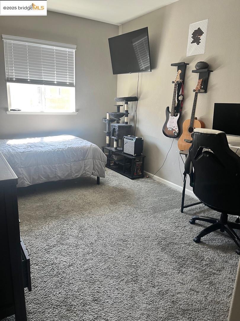 https://media.crmls.org/mediaz/f1dad09b-de6d-44ce-9eb0-dfcb589e44d9.jpg?preset=X-Large