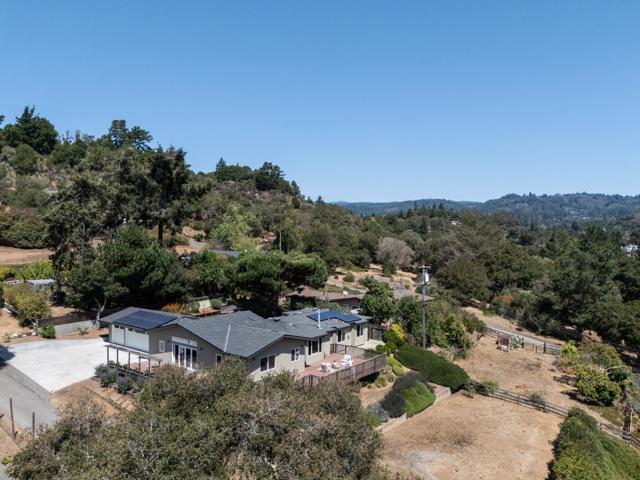 6932 Freedom Boulevard, Aptos CA: https://media.crmls.org/mediaz/f1db1ee1-a35c-41cf-9eb2-c7c139817f72.jpg