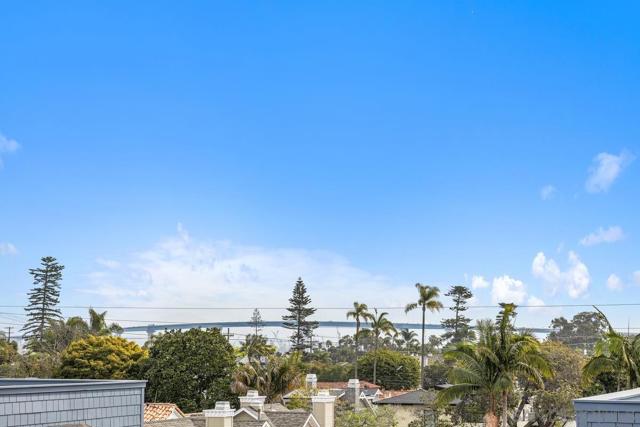 551 Orange Ave, Coronado CA: https://media.crmls.org/mediaz/f1db3f25-1313-437e-b8e1-d99336ac1477.jpg