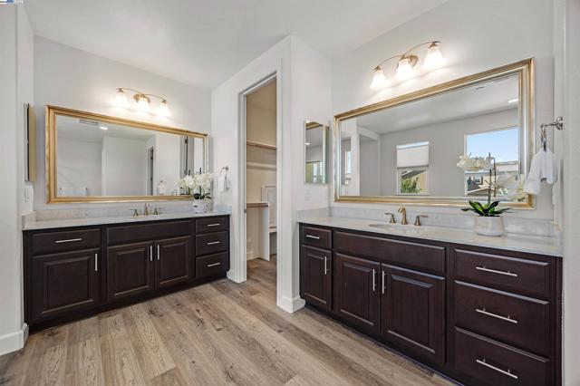2288 Jessica Way, Tracy CA: https://media.crmls.org/mediaz/f1db5f4f-ad3f-4827-8f83-f8d992c6b581.jpg