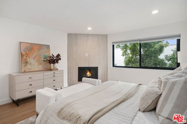 234 S Tower Drive, Beverly Hills CA: https://media.crmls.org/mediaz/f1db8832-ceaa-4d16-8550-0e5ad0e13734.jpg