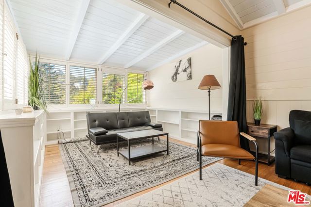 10306 Seabury Lane, Los Angeles CA: https://media.crmls.org/mediaz/f1dbb6e8-2387-4076-829e-a46a67da1248.jpg