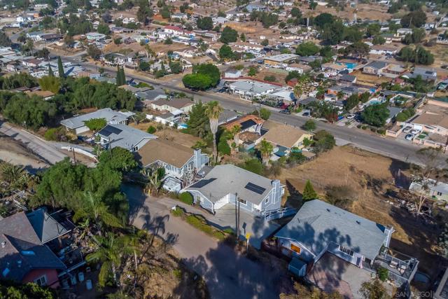 1180 Evelyn St, San Diego CA: https://media.crmls.org/mediaz/f1dbc7b0-e7e0-4112-b781-b483bea3ab0f.jpg
