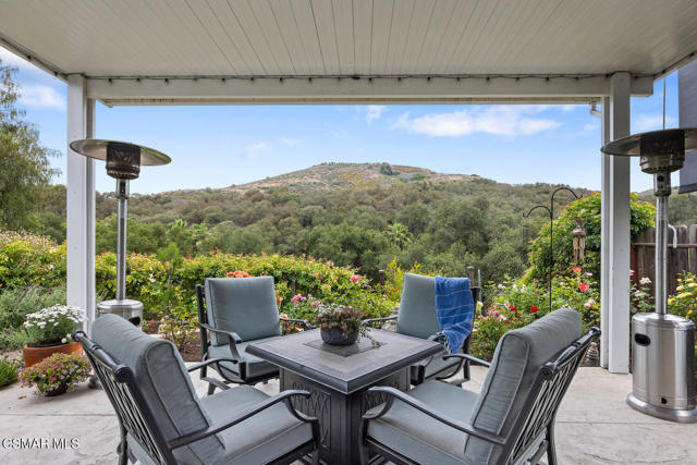 464 W Avenida De Las Flores, Thousand Oaks CA: https://media.crmls.org/mediaz/f1dc31a9-6383-4fa2-8f60-dd5315550859.jpg