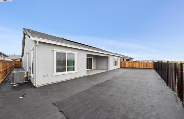 17685 Brightwood Avenue, Lathrop CA: https://media.crmls.org/mediaz/f1dc6f9a-3819-4e75-927b-86fcafd3559c.jpg