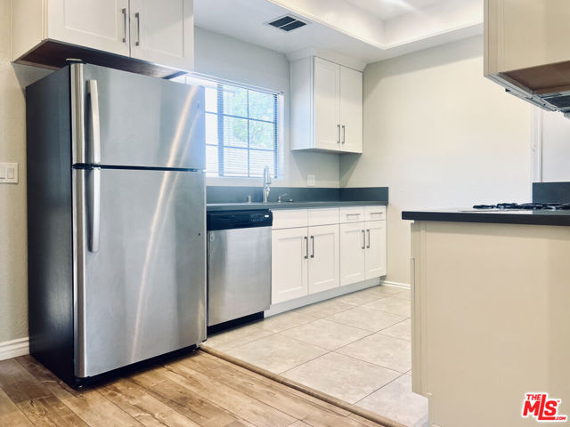 4349 CAHUENGA, Toluca Lake CA: https://media.crmls.org/mediaz/f1dca7b7-b040-4fe4-adc3-9bfcc354e1ac.jpg