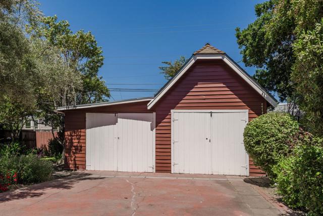 1124 Vancouver Avenue, Burlingame CA: https://media.crmls.org/mediaz/f1dcb32b-7a1c-4539-be52-33a0b1f271f4.jpg