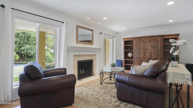 876 Emerson Street, Thousand Oaks CA: https://media.crmls.org/mediaz/f1dd26e3-d371-419c-ba1a-a5862e248906.jpg