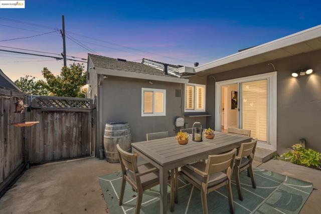 952 Amador St, Richmond CA: https://media.crmls.org/mediaz/f1dd2971-20ef-4ad9-b2e7-c442dcacdfd0.jpg