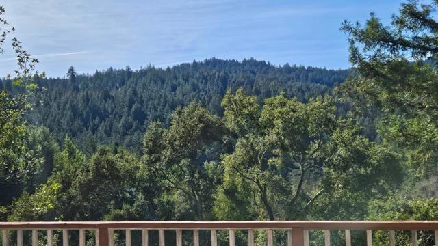 21386 Sunnyside Road, Los Gatos CA: https://media.crmls.org/mediaz/f1dd6907-2751-432f-bfe7-490c8390d548.jpg