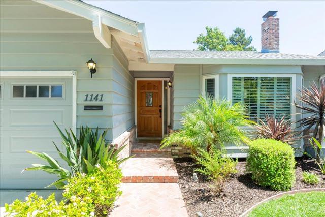 1141 Fairview Avenue, Redwood City CA: https://media.crmls.org/mediaz/f1ddd2c4-7572-4923-88be-c434bb13e6dc.jpg