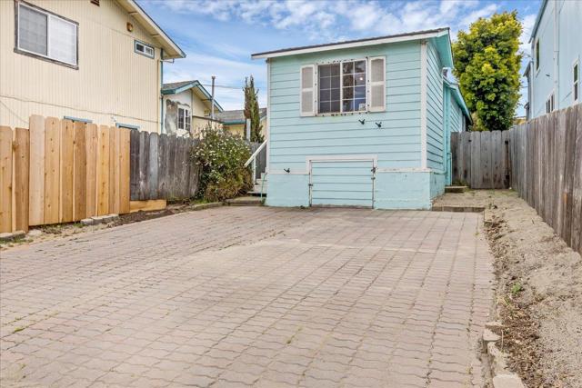 1195 Elm Avenue, Seaside CA: https://media.crmls.org/mediaz/f1de642c-dadd-49d5-9773-c0882e828d7d.jpg