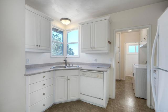 2428 Dunstan Street, Oceanside CA: https://media.crmls.org/mediaz/f1deb3b6-eaaf-41e3-a4a4-67acc4e4f463.jpg