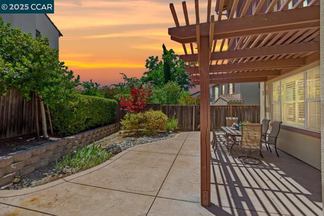 5214 Kenilworth Way, San Ramon CA: https://media.crmls.org/mediaz/f1def754-3733-4f6b-bf29-67591907929b.jpg