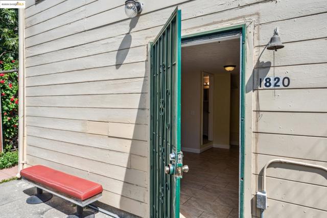 1820 International Blvd, Oakland CA: https://media.crmls.org/mediaz/f1df6429-6526-4dd9-858a-ed801ce2e90c.jpg