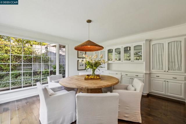 1023 Ameno Court, Lafayette CA: https://media.crmls.org/mediaz/f1dfa18e-2d15-4636-bed2-0f50def9b749.jpg