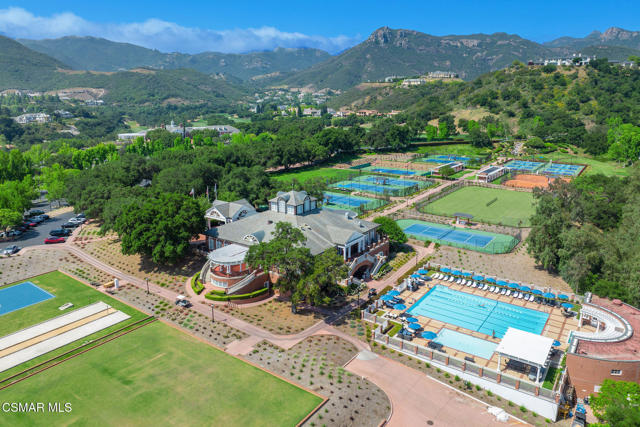 2479 Swanfield Court, Lake Sherwood CA: https://media.crmls.org/mediaz/f1dfdfe8-f231-43b0-8202-9bcfe42afdef.jpg