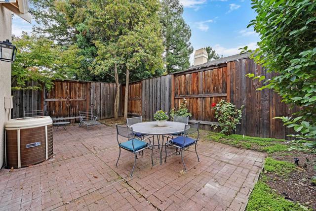 1410 Groth Cir, Pleasanton CA: https://media.crmls.org/mediaz/f1e02f54-5b0c-4c68-9cfc-b25aed9311ec.jpg