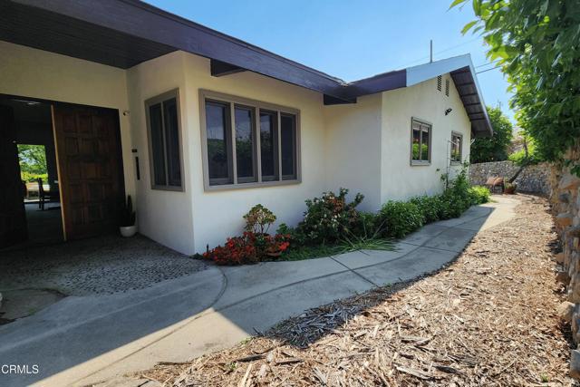 5519 Terrace Drive, La Crescenta CA: https://media.crmls.org/mediaz/f1e09acc-94a3-487a-81d3-bf8ffea14f8c.jpg
