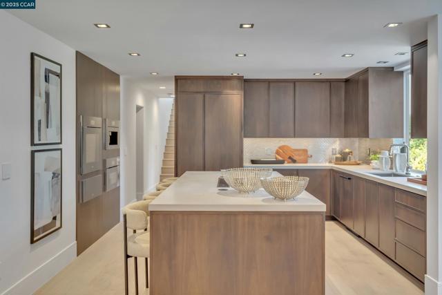 127 Caminar Way, Walnut Creek CA: https://media.crmls.org/mediaz/f1e0b481-a817-4c97-a2f5-ea04fb5a9af8.jpg
