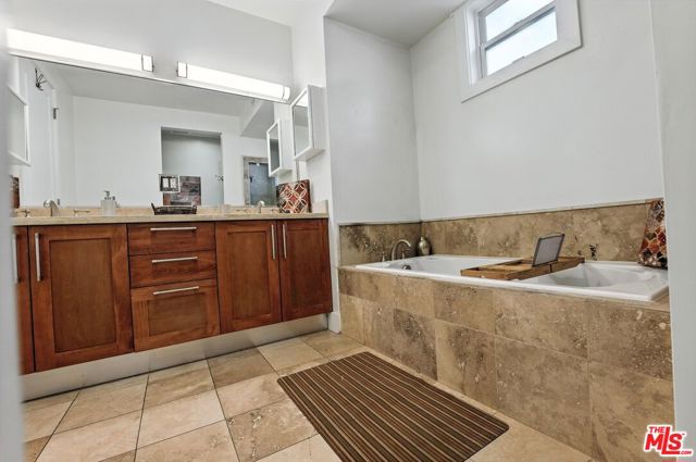 2020 Holly Drive, Los Angeles CA: https://media.crmls.org/mediaz/f1e0b772-4ffe-45d8-8342-e600ad1e6557.jpg