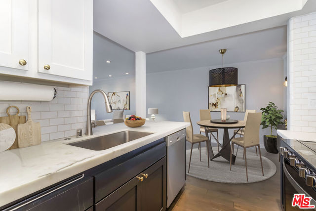 906 N Doheny Drive, West Hollywood CA: https://media.crmls.org/mediaz/f1e0f20a-04e4-4c2a-87a6-fc463520f5a0.jpg