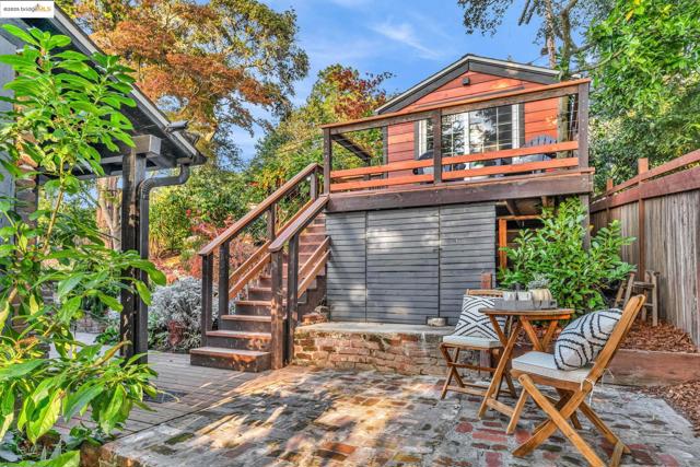 6141 Merriewood Dr, Oakland CA: https://media.crmls.org/mediaz/f1e13b41-6595-4525-85ee-f01c944e55c0.jpg