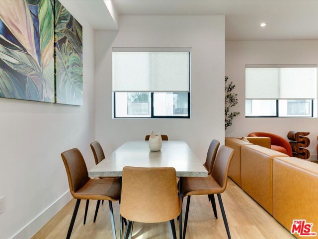 2815 1/2 S Redondo Boulevard, Los Angeles CA: https://media.crmls.org/mediaz/f1e17839-b743-4012-bcb4-9b60654dbdfa.jpg