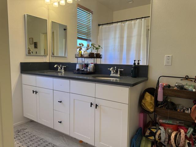 Detail Gallery Image 11 of 16 For 1294 Santa Victoria Rd #2,  Chula Vista,  CA 91913 - 3 Beds | 2/1 Baths