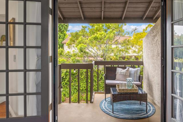 2362 Altisma Way, Carlsbad CA: https://media.crmls.org/mediaz/f1e27459-88ac-48a5-ba93-27a0ab8035d0.jpg