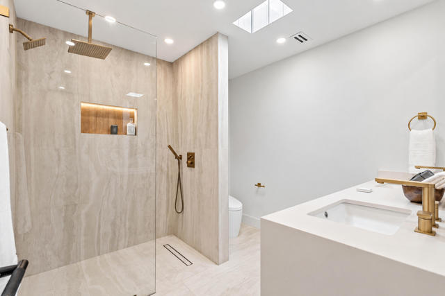 80 Lakeview Drive, Palm Springs, CA 92264