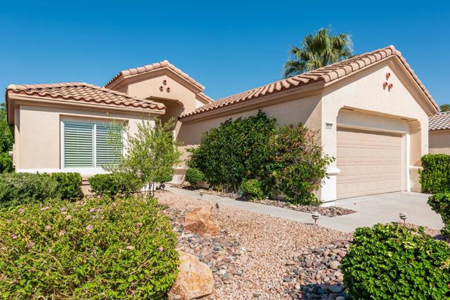 78739 Rairainswept, Palm Desert CA: https://media.crmls.org/mediaz/f1e2b58e-1059-47ca-ba08-c0bf82f673e9.jpg
