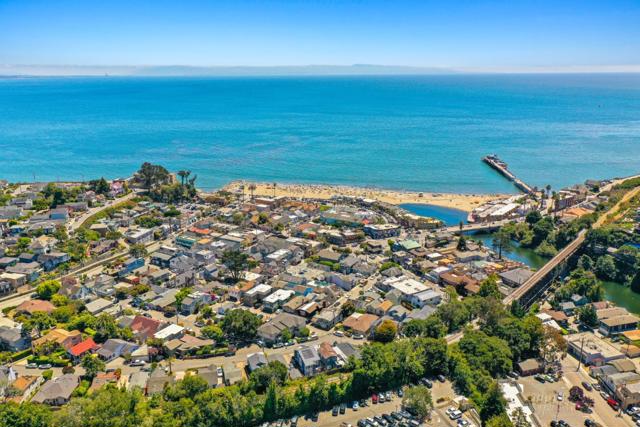 720 Gilroy Drive, Capitola CA: https://media.crmls.org/mediaz/f1e35523-ea47-42e7-bc4c-608572d36ef4.jpg