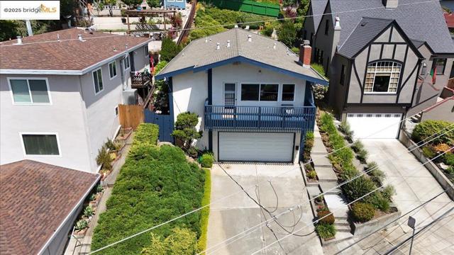 3312 Wisconsin St, Oakland CA: https://media.crmls.org/mediaz/f1e4139c-ee17-4f5b-b8b8-662888a6793d.jpg