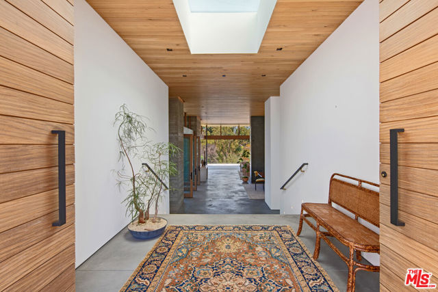 6708 Wildlife Road, Malibu CA: https://media.crmls.org/mediaz/f1e48ad0-06b3-41fa-88a8-70174934931e.jpg